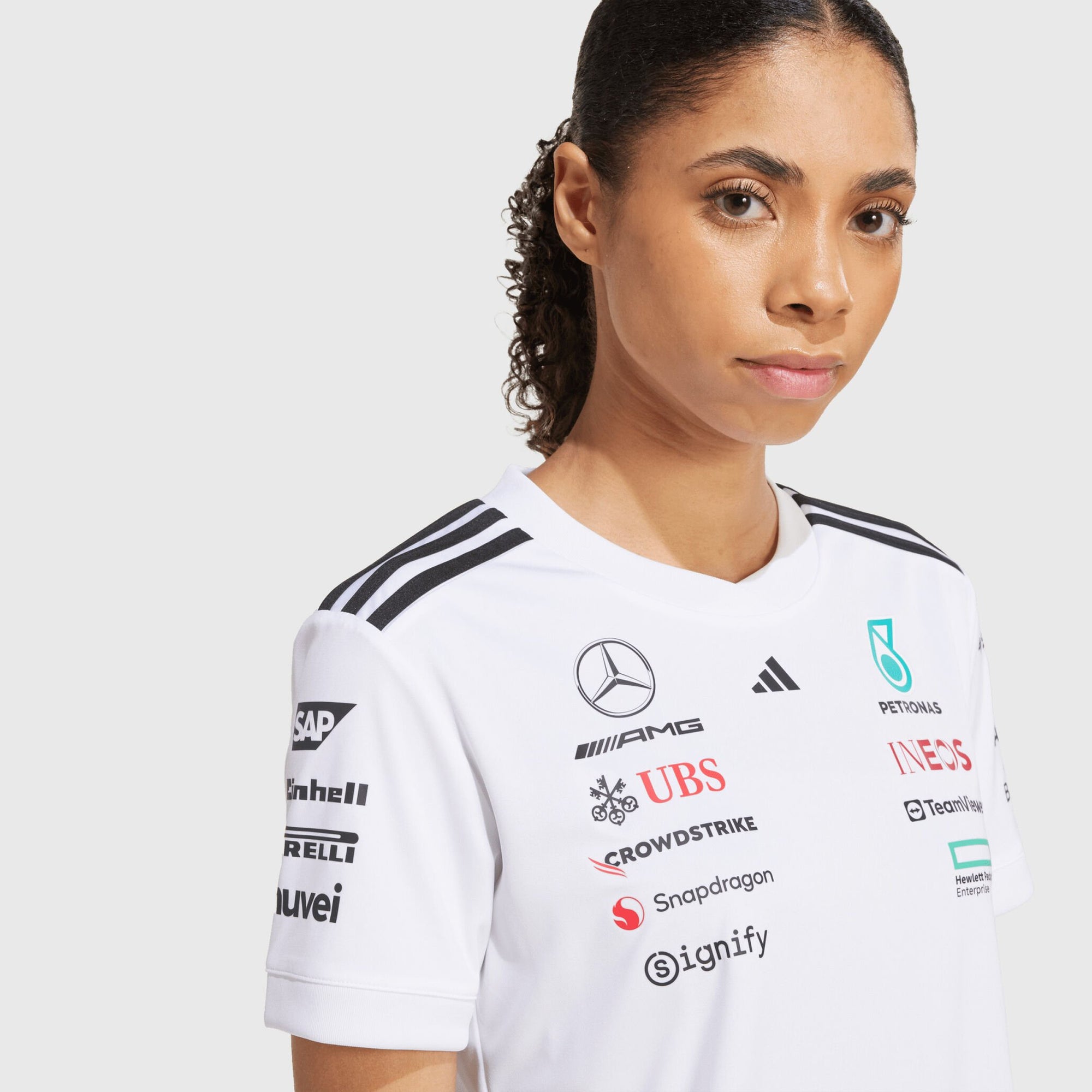 Mercedes Benz AMG Petronas F1 Remera Oficial del Equipo 2025 Mujer